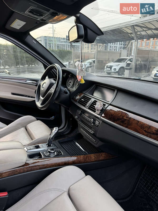 Внедорожник / Кроссовер BMW X5 2012 в Ужгороде