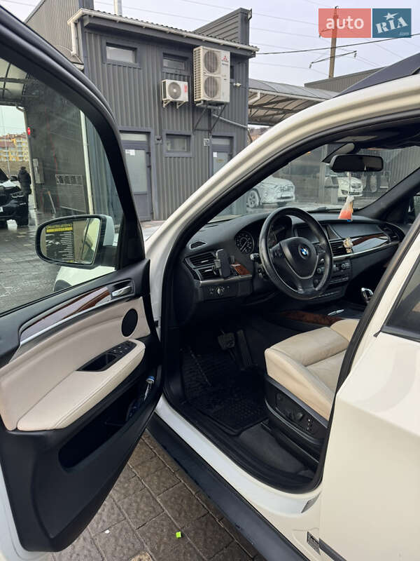 Внедорожник / Кроссовер BMW X5 2012 в Ужгороде