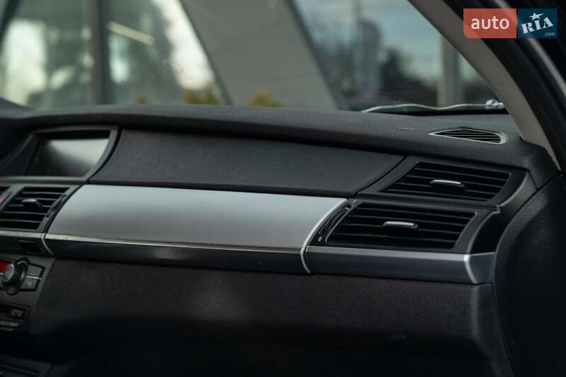 Позашляховик / Кросовер BMW X5 2011 в Чернівцях