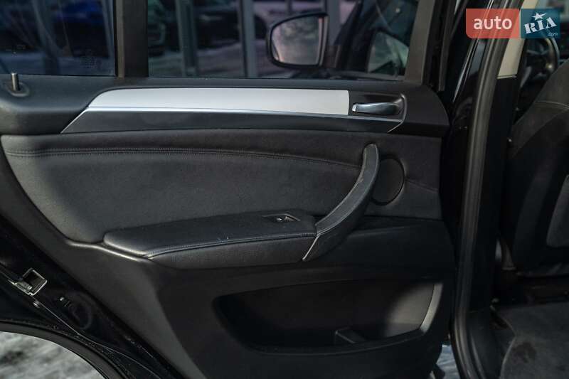 Позашляховик / Кросовер BMW X5 2011 в Чернівцях