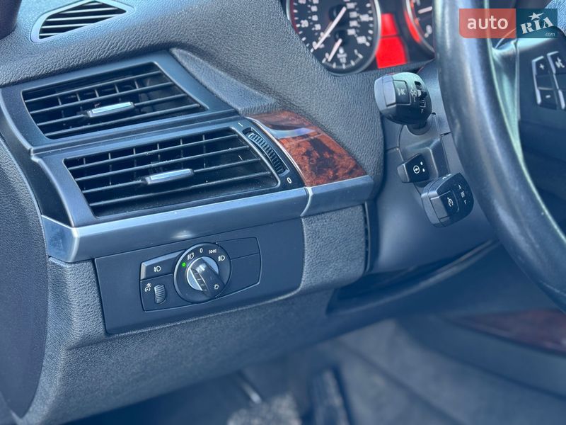 Внедорожник / Кроссовер BMW X5 2011 в Сарнах