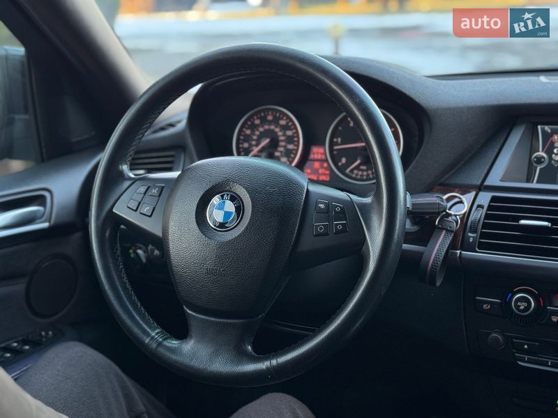 Внедорожник / Кроссовер BMW X5 2011 в Сарнах