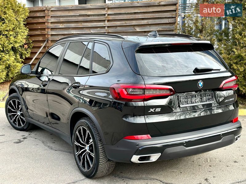 Внедорожник / Кроссовер BMW X5 2022 в Киеве