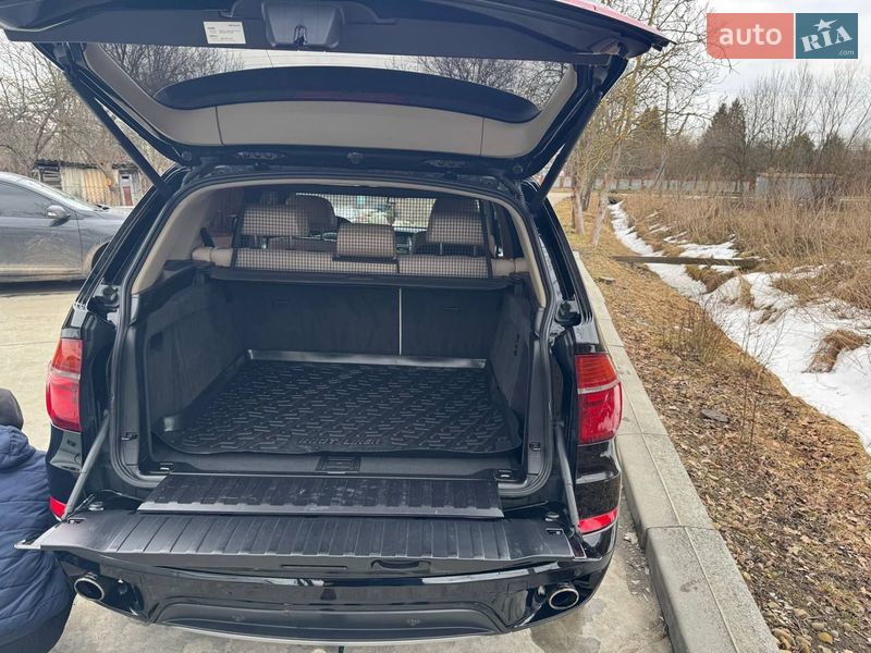 Позашляховик / Кросовер BMW X5 2011 в Івано-Франківську