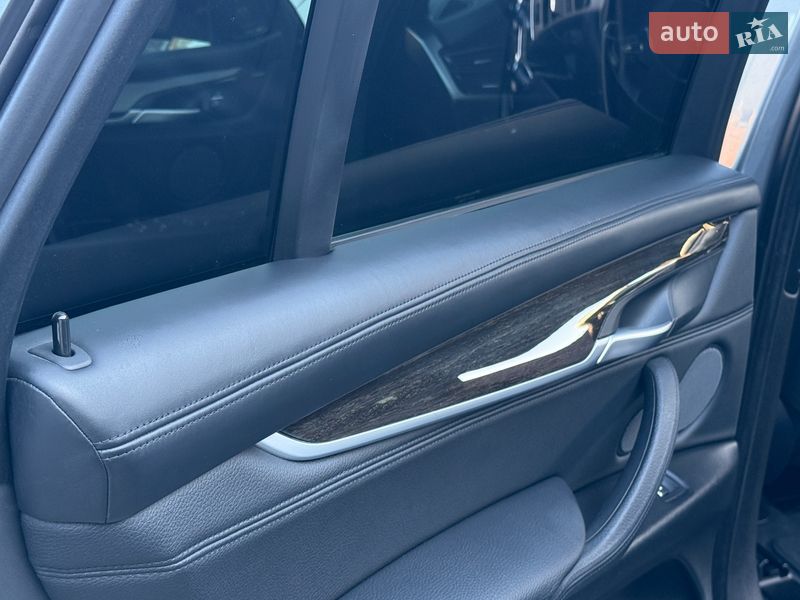 Внедорожник / Кроссовер BMW X5 2016 в Ровно