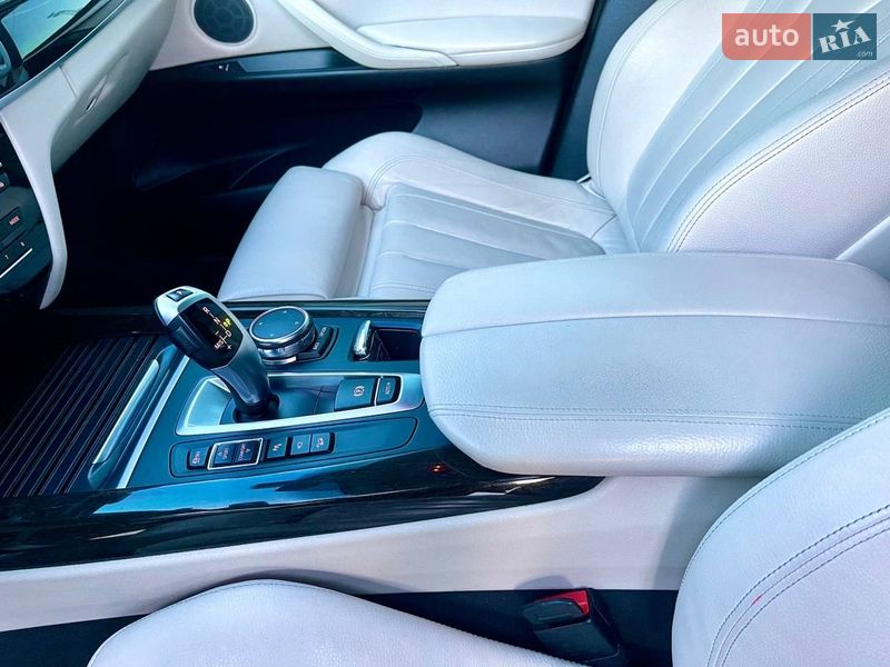 Внедорожник / Кроссовер BMW X5 2015 в Дубно