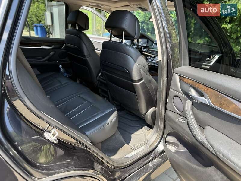 Позашляховик / Кросовер BMW X5 2015 в Чернівцях