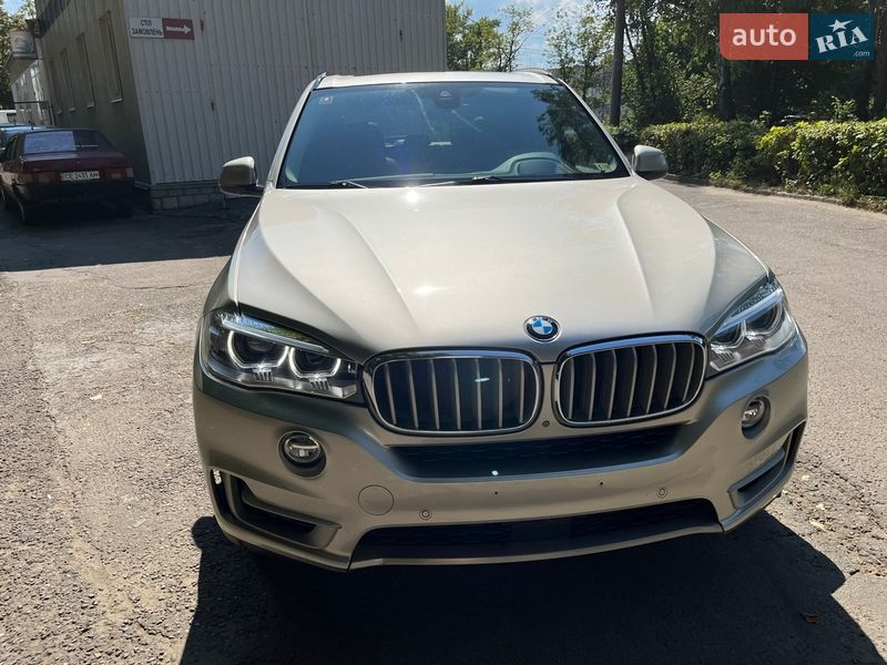 Позашляховик / Кросовер BMW X5 2015 в Чернівцях
