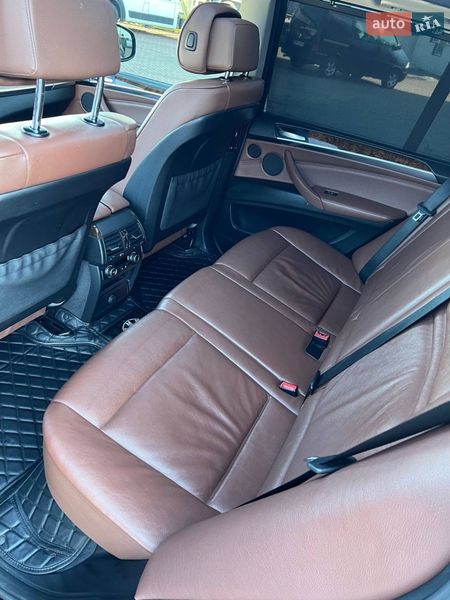 Внедорожник / Кроссовер BMW X5 2010 в Ровно