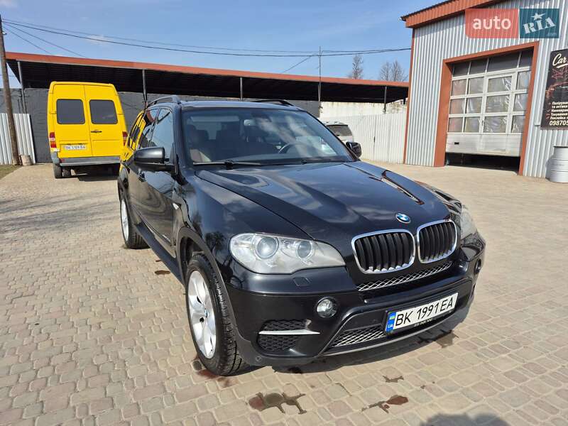 Внедорожник / Кроссовер BMW X5 2011 в Костополе