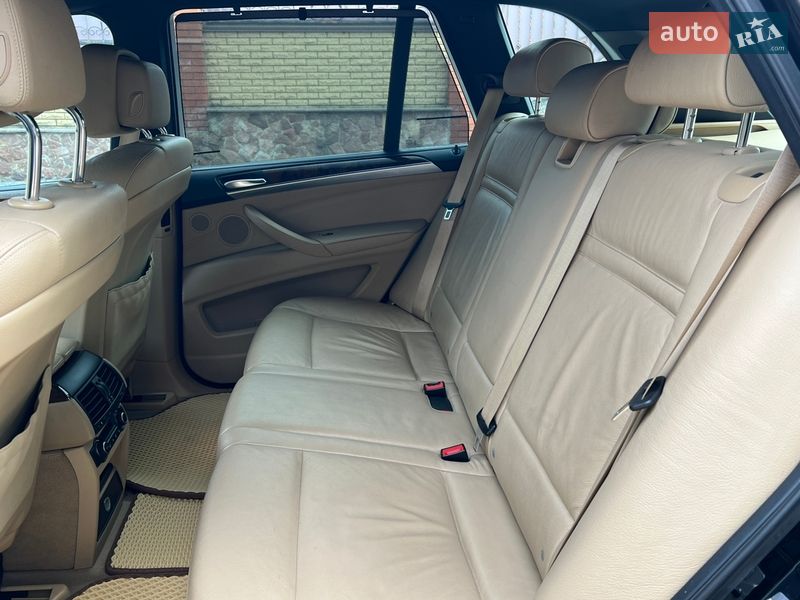 Внедорожник / Кроссовер BMW X5 2010 в Ровно