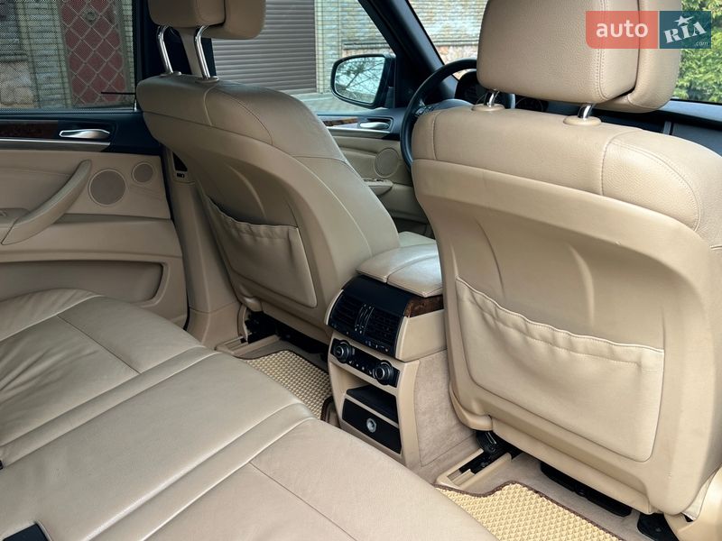 Внедорожник / Кроссовер BMW X5 2010 в Ровно