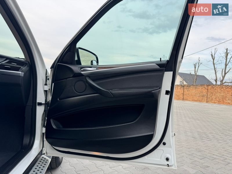 Позашляховик / Кросовер BMW X5 2012 в Рівному