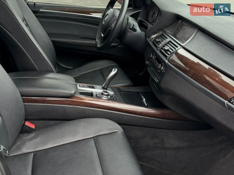 Внедорожник / Кроссовер BMW X5 2011 в Ровно