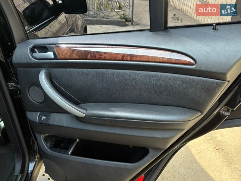 Внедорожник / Кроссовер BMW X5 2004 в Киеве
