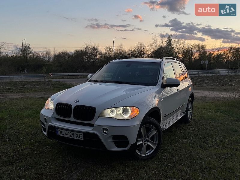 Позашляховик / Кросовер BMW X5 2012 в Чернівцях