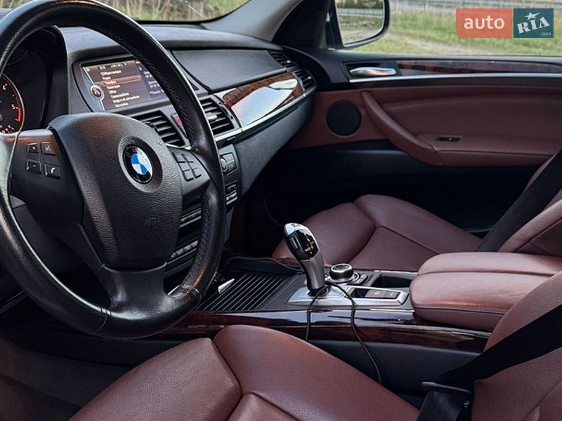 Позашляховик / Кросовер BMW X5 2012 в Чернівцях
