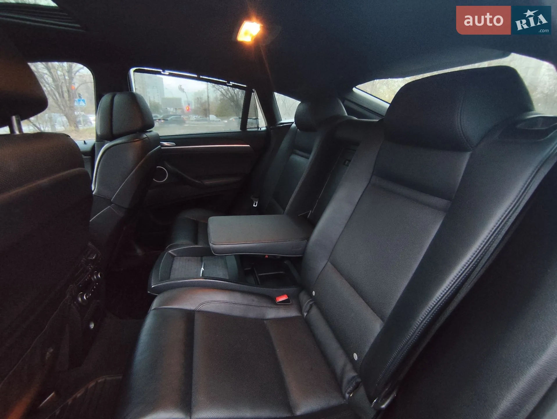 2010 BMW X6 M - мініатюра 23