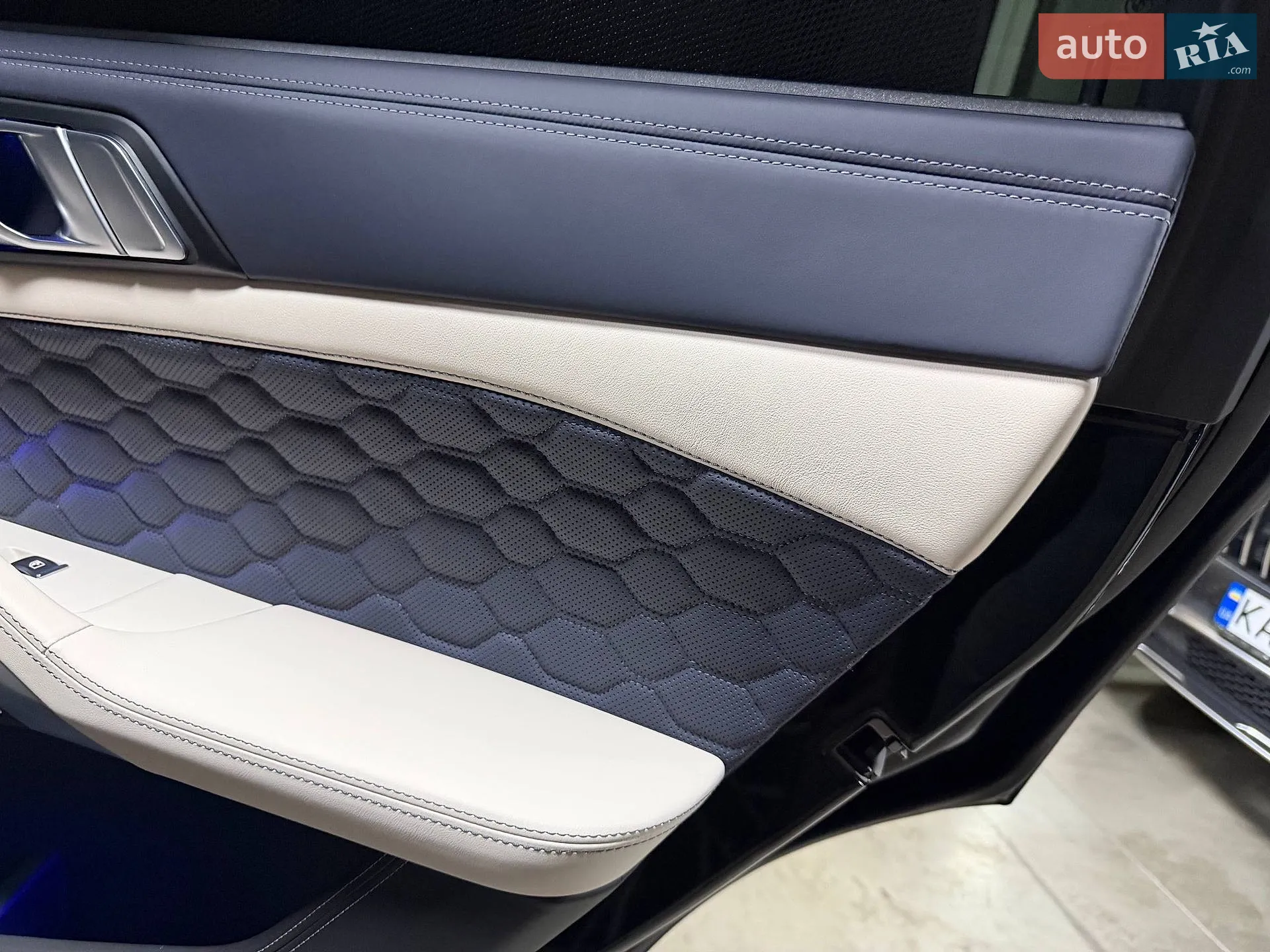 2022 BMW X6 M - мініатюра 93