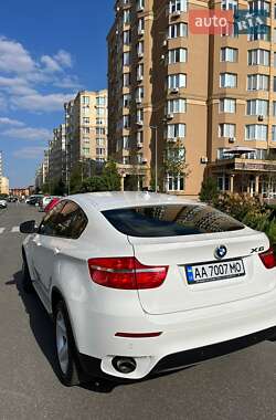 Позашляховик / Кросовер BMW X6 2010 в 