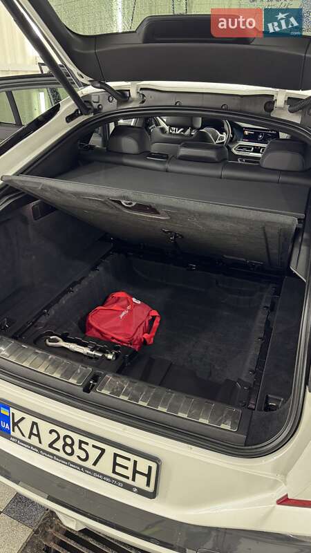 Внедорожник / Кроссовер BMW X6 2021 в Киеве