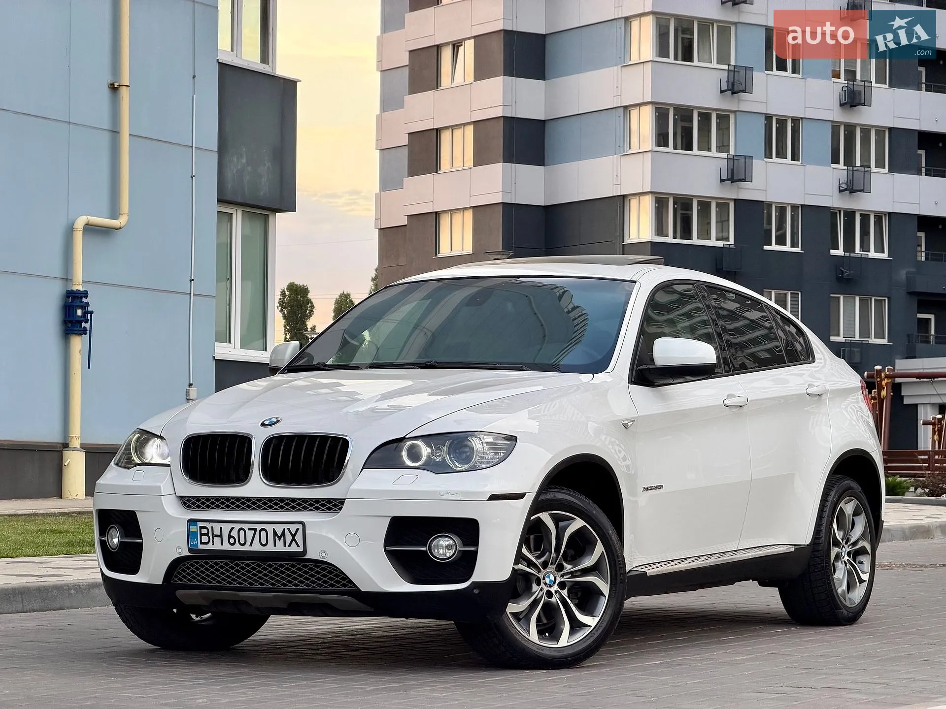 2010 BMW X6 - мініатюра 15