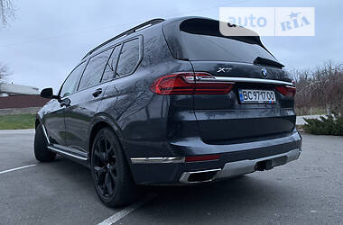 Позашляховик / Кросовер BMW X7 2020 в 