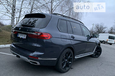 Позашляховик / Кросовер BMW X7 2020 в 