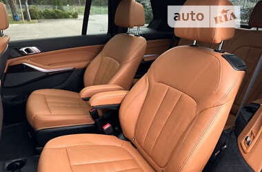 Позашляховик / Кросовер BMW X7 2020 в 