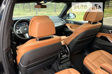 Позашляховик / Кросовер BMW X7 2020 в 