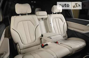 Позашляховик / Кросовер BMW X7 2020 в 