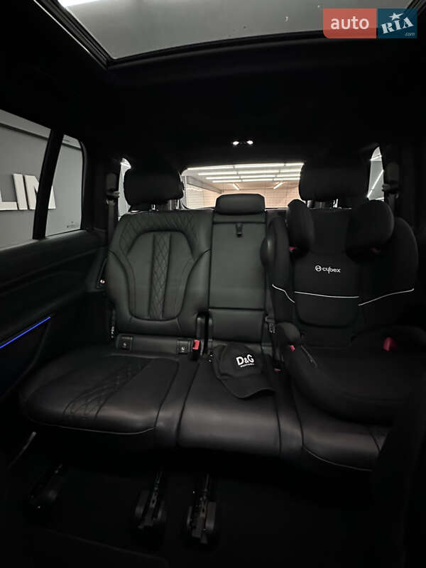 Позашляховик / Кросовер BMW X7 2021 в 