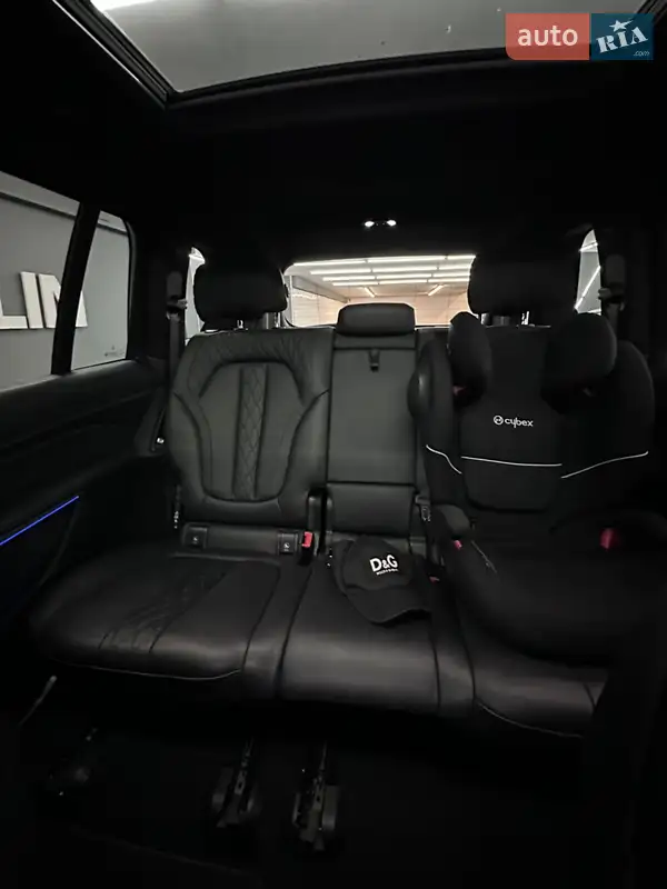 Позашляховик / Кросовер BMW X7 2021 в 
