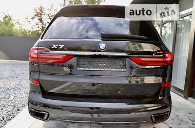 Позашляховик / Кросовер BMW X7 2022 в 