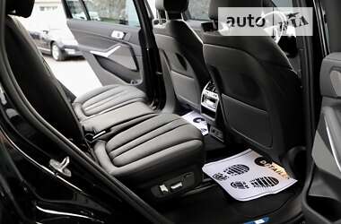 Позашляховик / Кросовер BMW X7 2022 в 