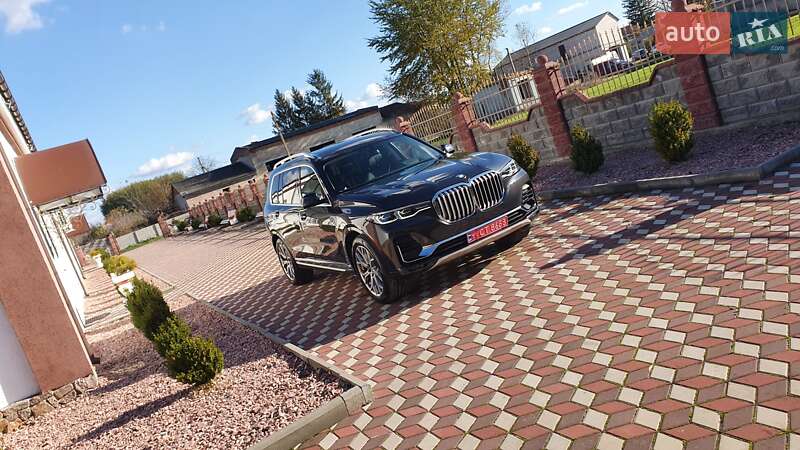 Позашляховик / Кросовер BMW X7 2021 в 