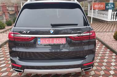 Позашляховик / Кросовер BMW X7 2021 в 