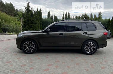 Позашляховик / Кросовер BMW X7 2022 в 