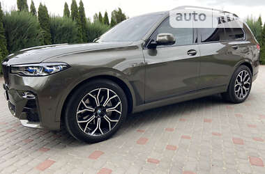 Позашляховик / Кросовер BMW X7 2022 в 