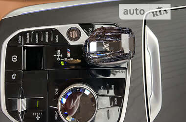 Позашляховик / Кросовер BMW X7 2022 в 