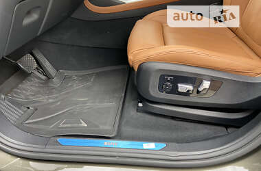 Позашляховик / Кросовер BMW X7 2022 в 