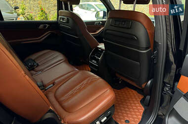 Внедорожник / Кроссовер BMW X7 2021 в 