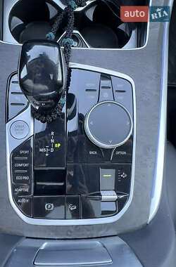 Внедорожник / Кроссовер BMW X7 2021 в 