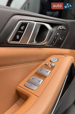 Позашляховик / Кросовер BMW X7 2022 в 