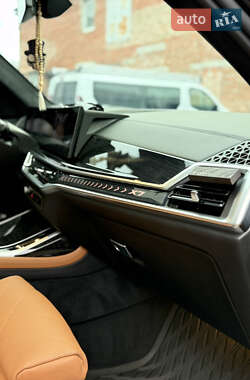 Позашляховик / Кросовер BMW X7 2022 в 