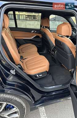 Внедорожник / Кроссовер BMW X7 2021 в 