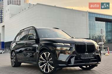 Позашляховик / Кросовер BMW X7 2024 в 