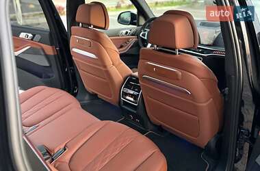 Позашляховик / Кросовер BMW X7 2024 в 