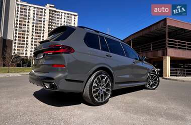 Позашляховик / Кросовер BMW X7 2024 в 