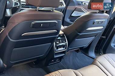 Позашляховик / Кросовер BMW X7 2024 в 